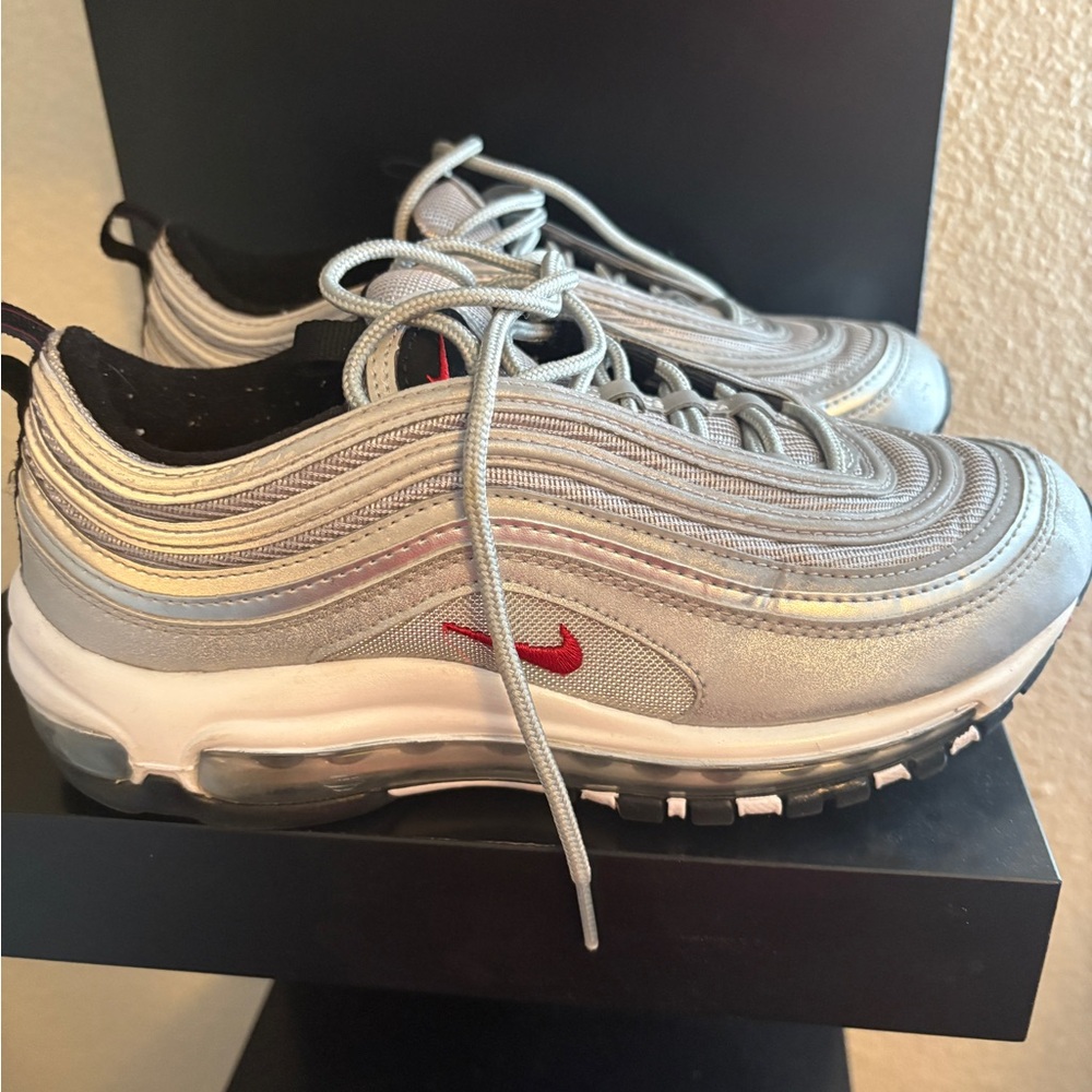 Nike air max 97 QS (GS)
Color Metallic silver
 Size Y6
